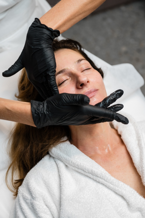 FOTO Želite glass skin efekt za ovu sezonu blagdana? Nevia nudi posebne HOLIDAY GLOW pakete za najljepši ten