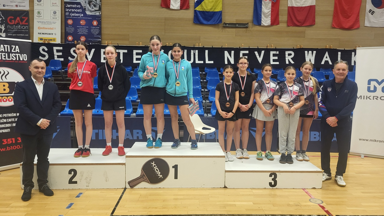 FOTO Stolnotenisačice Šibenika uspješne na kraju godine: tri medalje u Dubrovniku, četiri u Zagrebu