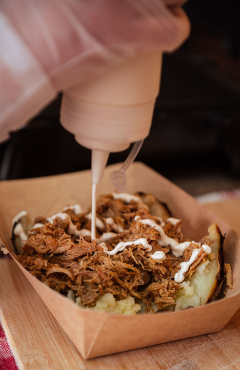 FOTO Novi šibenski street food: Broot Al’ No.1 donosi gotova jela, slasne sendviče i svjetski hit – spud bud krumpir! 