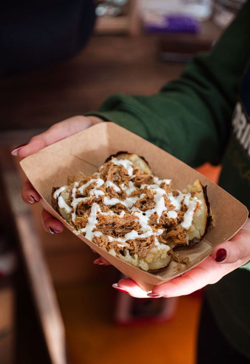 FOTO Novi šibenski street food: Broot Al’ No.1 donosi gotova jela, slasne sendviče i svjetski hit – spud bud krumpir! 