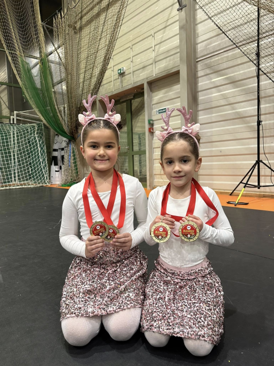 FOTO Šibenskim mažoretkinjama sedam medalja na 'Christmas Openu' u Budimpešti