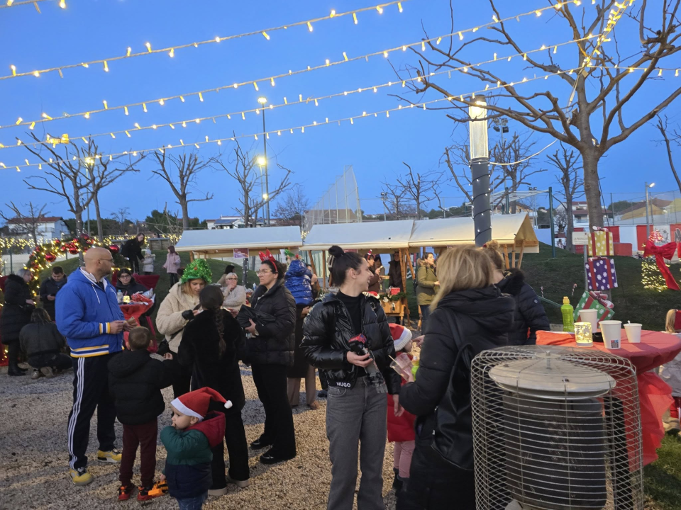 Humanitarni advent u Jezerima okupio mještane i posjetitelje