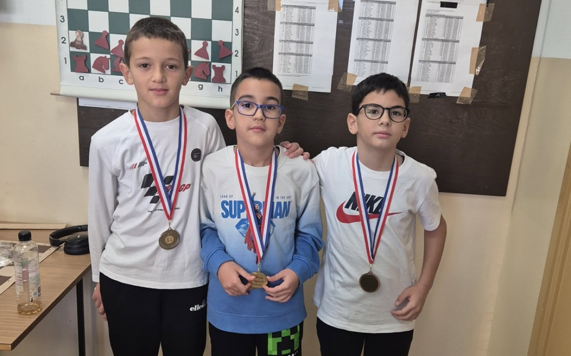 FOTO Šahovski klub Šibenik održao božićne turnire za mlade