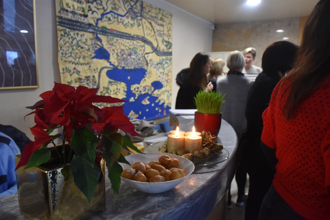 Katedralni župnik don Krešimir Mateša blagoslovio zaposlenike Županije