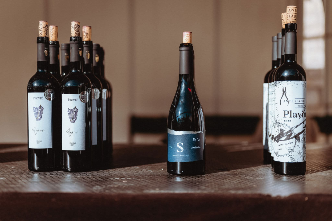 Vina, okusi i tradicija: Manifestacija Vino Dalmacije okupila dalmatinske vinare u Šibeniku