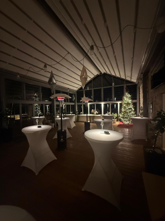 FOTO Dočekajte 2026. u Naturi uz vrhunske zalogaje, pjenušac i hitove koji vas neće pustiti s plesnog podija!