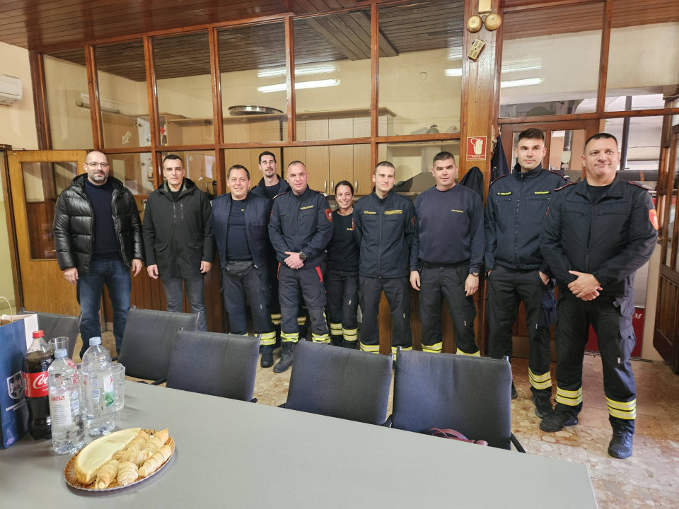 FOTO Rakić i Mileta posjetili hitne i dežurne službe koje su i noćas imale puno posla