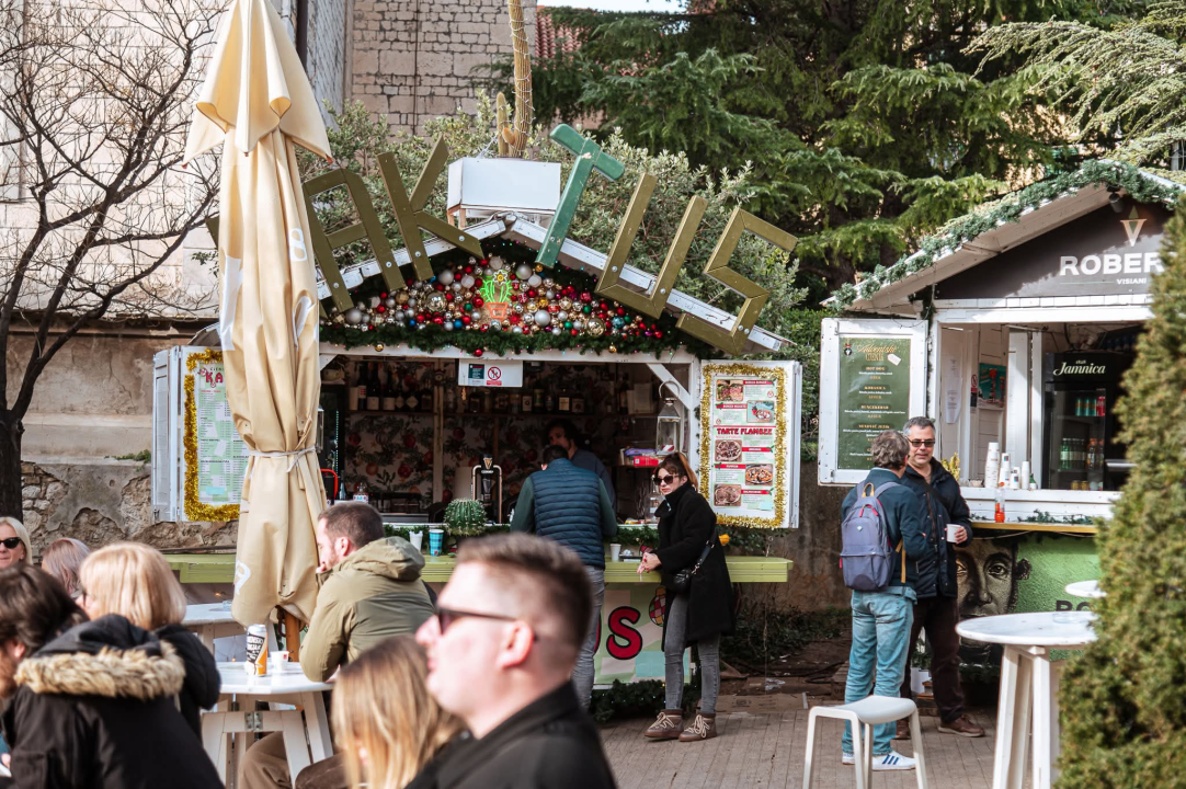 Šibenčani uživaju u zadnjem danu Adventure: Dnevno druženje uz Pojačaj radio, a večeras veliko finale s Cubismom