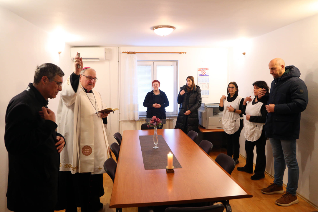 Biskup Tomislav Rogić predvodio obred blagoslova u šibenskom Caritasu