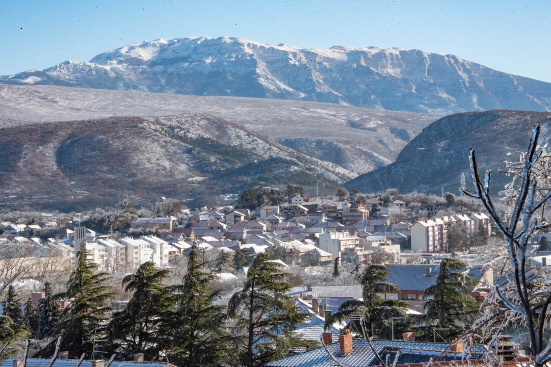 Zimska razglednica Knina: Idila pod snijegom i realnost ledenog vala