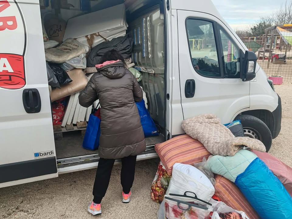 FOTO Kad je već neće u šibenskom AS Eku…Hrana za pse stigla u kninski i zadarski azil