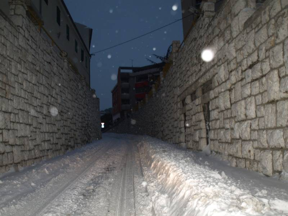 Prije 14 godina Šibenik je bio potpuno zatrpan snijegom