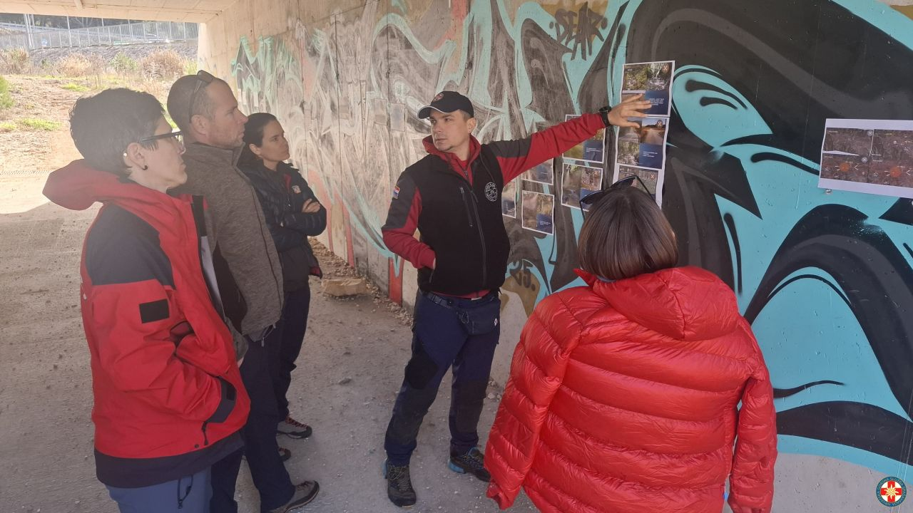 Vježba potrage šibenskih HGSS-ovaca na području Rokića, Šubićevca i Kamenara