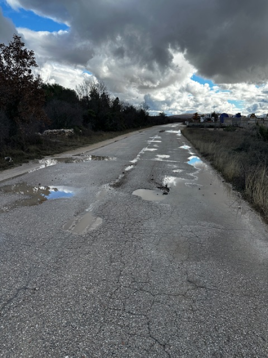 Mještani šibenskog zaleđa očajni zbog stanja ceste: 'Rupe se zakrpaju, obećanja ponove, a asfalt – i dalje čeka'
