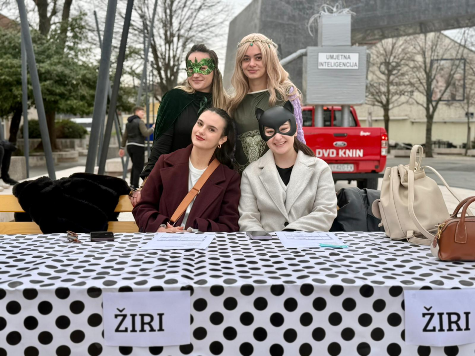 Šarenilo, smijeh i mašta: 350 maškara razveselilo Knin unatoč kiši