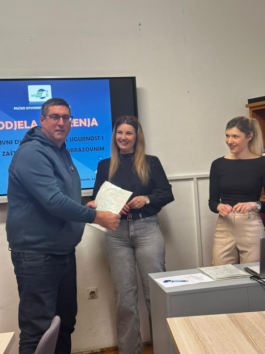 FOTO Ulaganje u znanje se isplati: Polaznici POU Šibenik uspješno završili programe i primili svoja uvjerenja