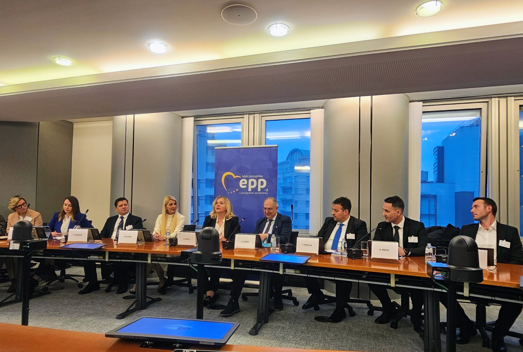 Učenici šibenske Ekonomske škole na studijskom putovanju u EU parlamentu