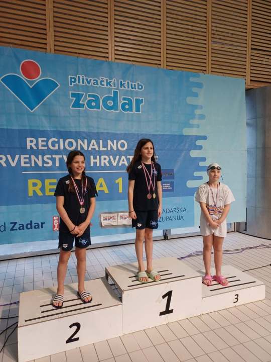 FOTO Plivačima Šibenika 8 medalja na regionalnom prvenstvu početnika, Roko Milošević dominirao u leptiru
