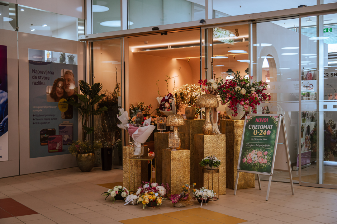 FOTO Šibenik dobio cvjetomat: Buketi iz cvjećarnice Viola dostupni 24 sata dnevno!