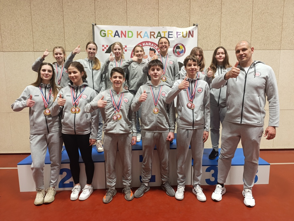 FOTO Karate klub Šibenik 1066 osvojio 12 medalja na turniru 'Grand Karate Fun' u Zagrebu