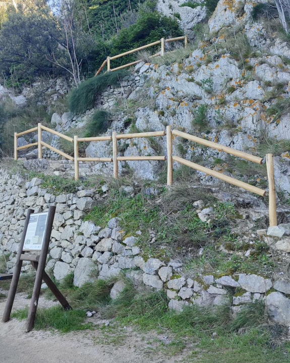 Uređena staza do špilje s crkvicom u Kanalu sv. Ante