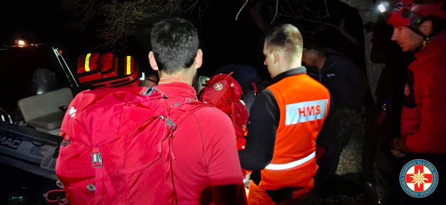 Šibenski HGSS-ovci i vatrogasci izvukli ženu iz kanjona u Konjevratima