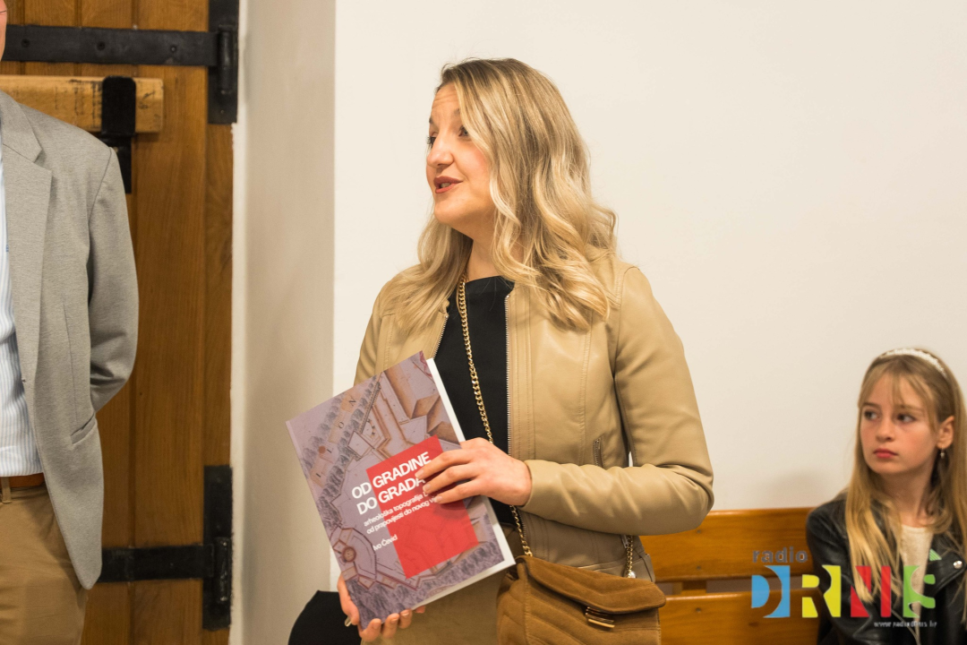 Arheološki nalazi iz drniškog kraja: Otvorena izložba Ive Ćevida 'Od Gradine do grada'