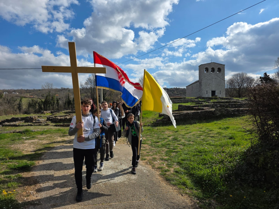 Križni put mladih Šibenske biskupije