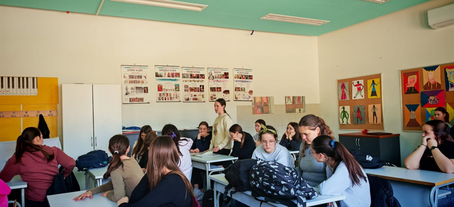 Dizajnerica koja prkosi invaliditetu: Karmen Herceg posjetila učenice OŠ Meterize