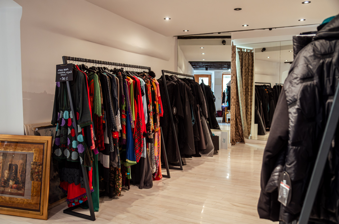 FOTO Proljeće u zraku, a novi komadi i popusti u Galeriji Juraj Dalmatinac!