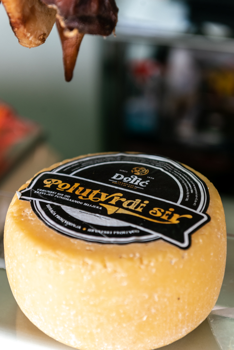 FOTO Jaja, pivci, šunka… Za ukusni blagdanski ručak opremite se u Petrović Delikatesama!