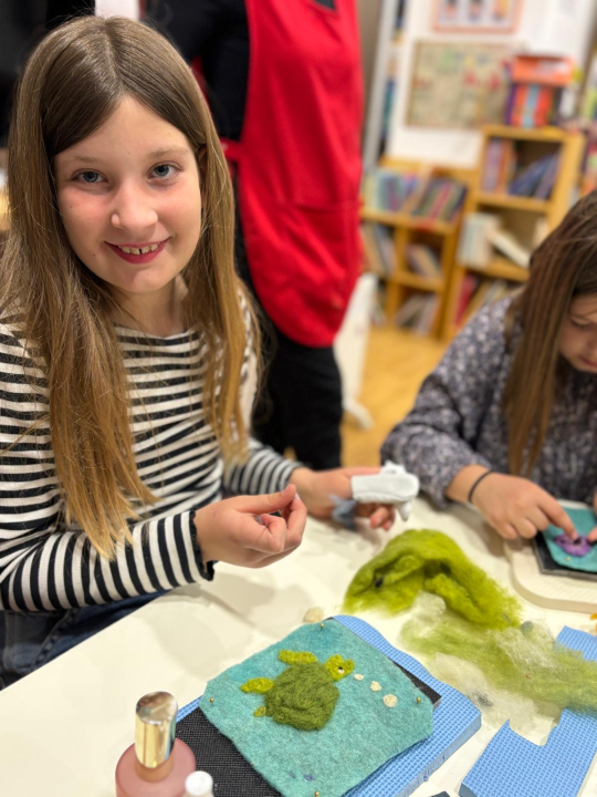 Mali kreativci u šibenskoj knjižnici od vune izrađivali 'Robertov morski ekosustav' 