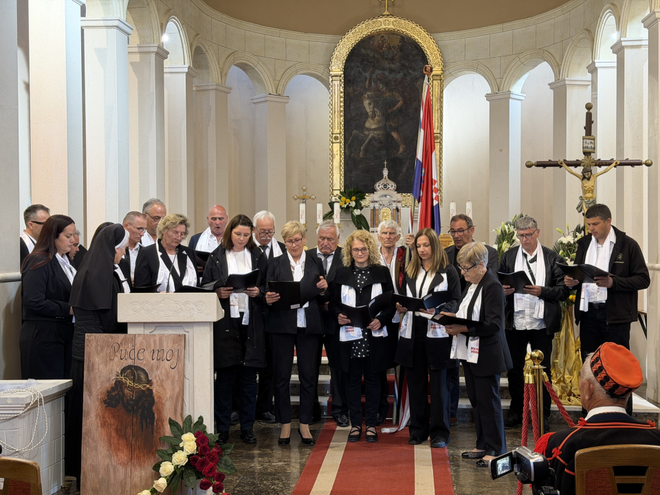 Smotra izvornog pučkog crkvenog pjevanja Šibenske biskupije održana u Primoštenu