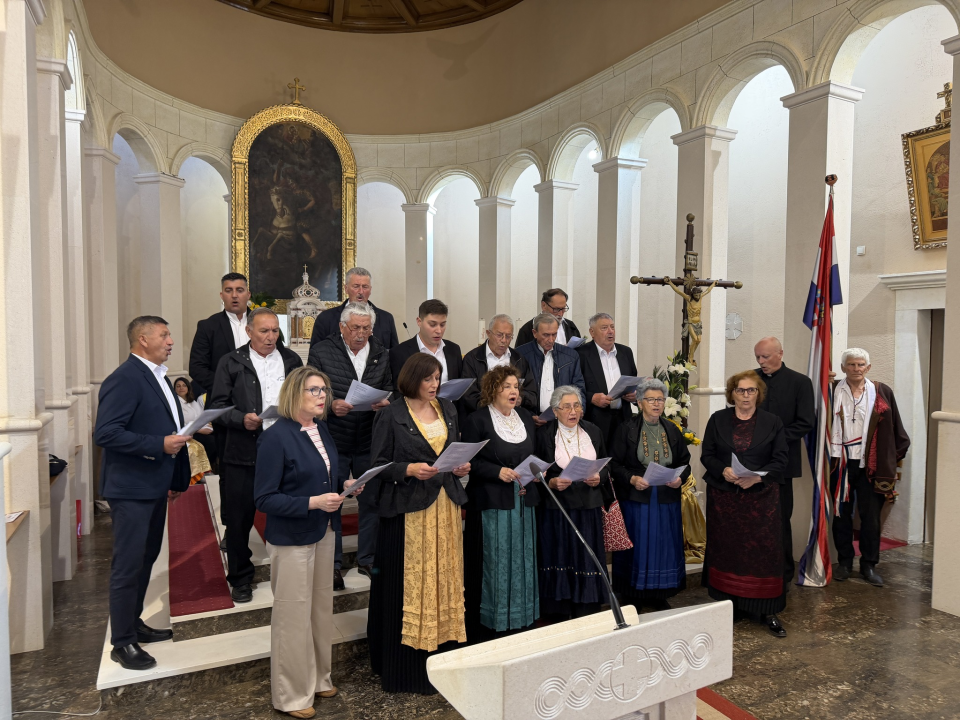 Smotra izvornog pučkog crkvenog pjevanja Šibenske biskupije održana u Primoštenu