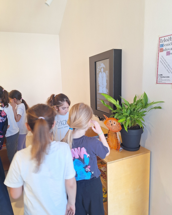 Izložba likovih i literarnih radova osnovnoškolaca 'Mačke' na Zlarinu