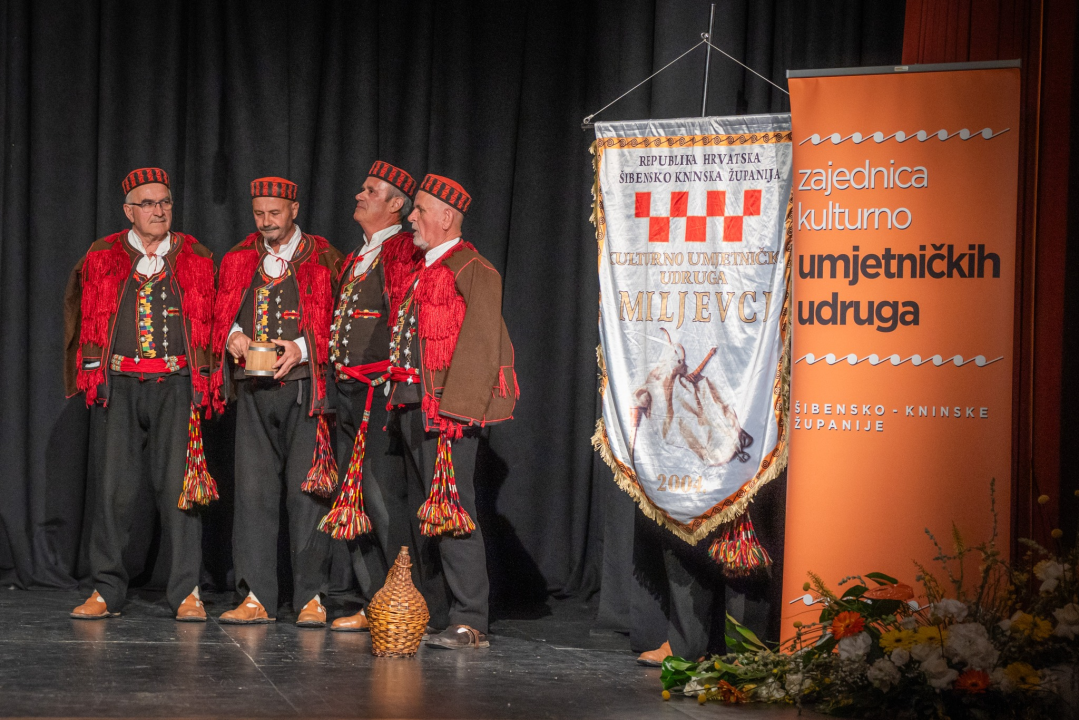 Raskoš županije predstavljat će KUU Zvona Zagore, KUD Zora i KUD Dinara