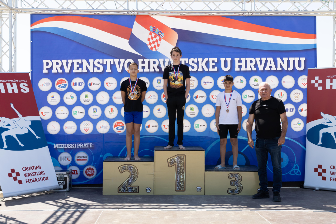 Šibenski hrvački donijeli hrpu medalja iz Zagreba i Zadra