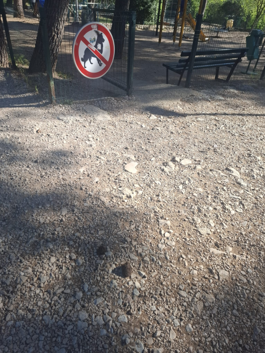 Majka upozorava: Opasne sprave i zapuštena dječja igrališta u Šibeniku