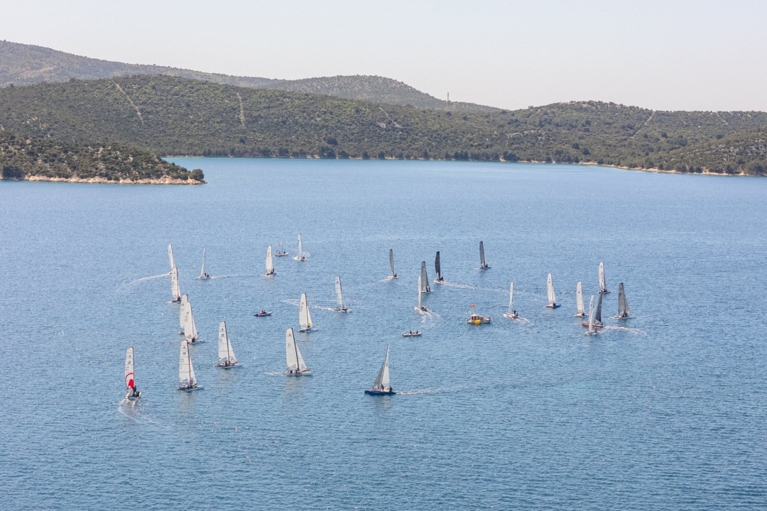 Prvi dan Croatian Trophy Callengea: Jedriličari iz nekoliko zemalja zaplovili šibenskim arhipelagom