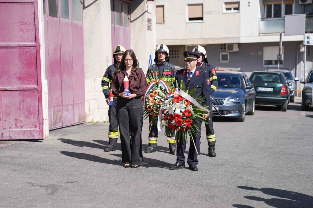 Šibenik odao počast stradalim vatrogascima 