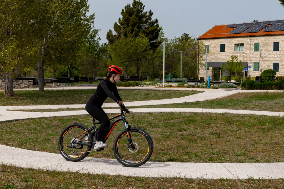 Gornji tok Krke iz prve ruke – Otkrijte hostel Titius u edukativnom kampusu NP Krka u Puljanima