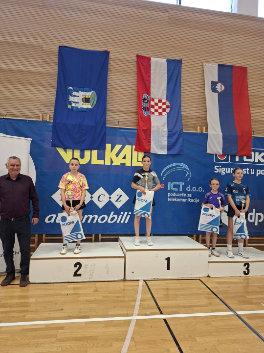 FOTO Četiri pehara za šibenske stolnotenisačice na memorijalu posvećenom domaćoj legendi tog sporta