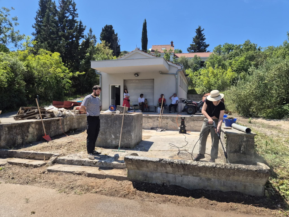 Zlarinjani zasukali rukave: U bunaru pronašli stare madrace, kolica i plastiku 