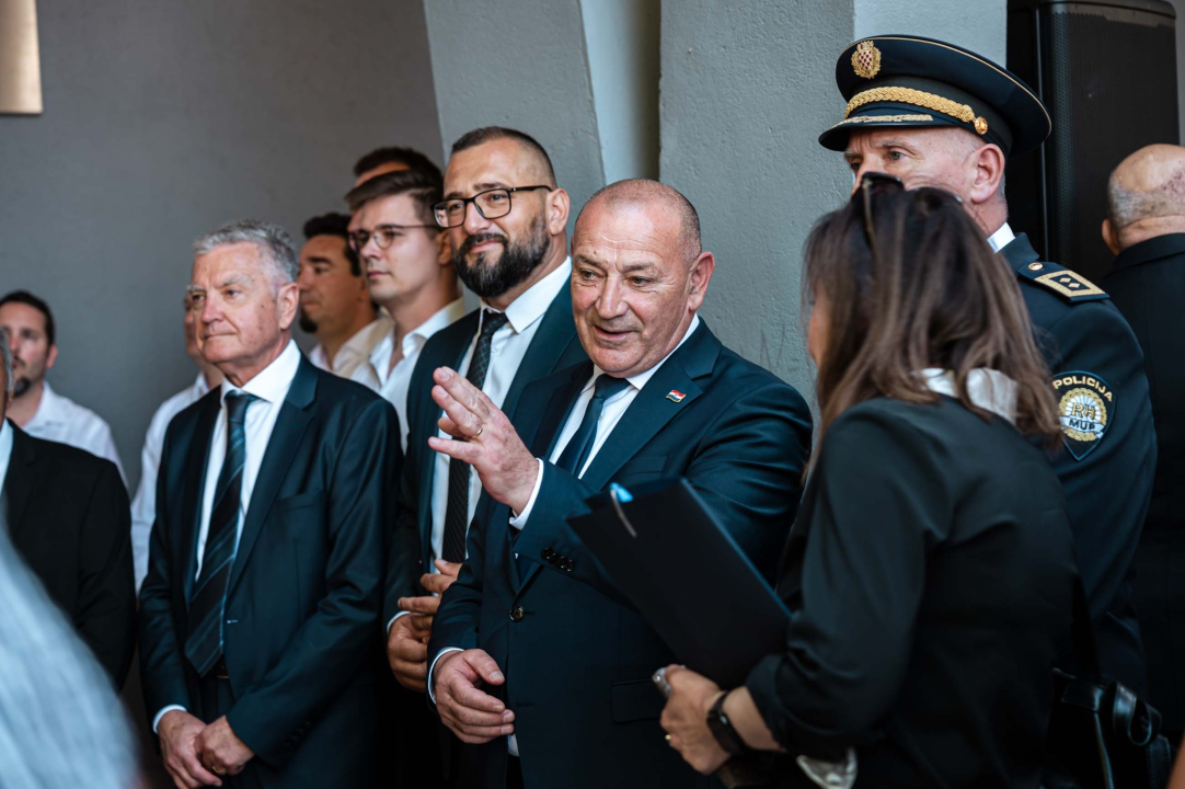 FOTO Ponos i suze na otvaranju šibenske Spomen-sobe hrvatskih branitelja: Imena ispisana u ovoj dvorani neka budu uzori našim mladima