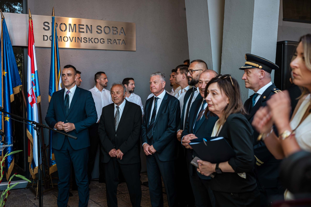 FOTO Ponos i suze na otvaranju šibenske Spomen-sobe hrvatskih branitelja: Imena ispisana u ovoj dvorani neka budu uzori našim mladima