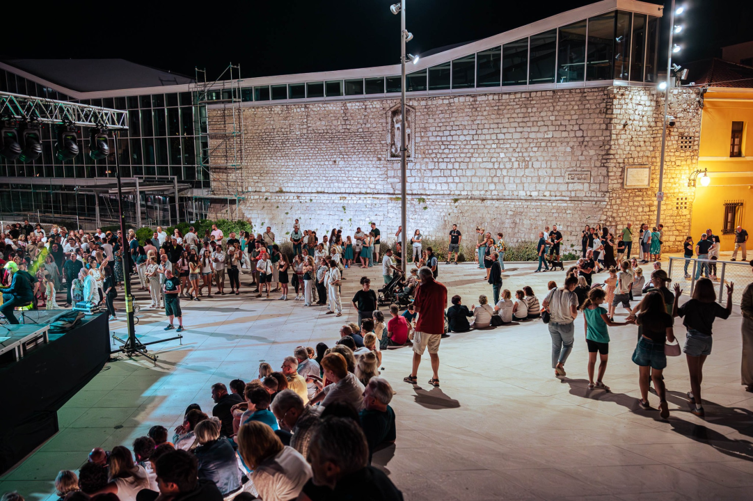 FOTO Klapa Intrade pjevala pred punom Poljanom na Dan državnosti