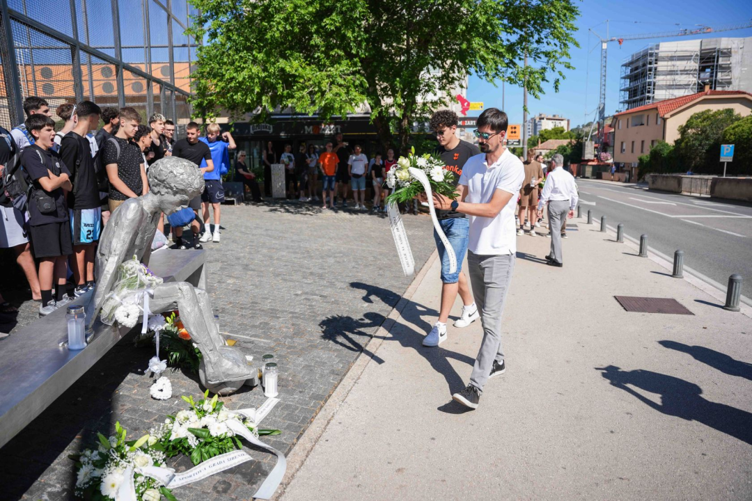 Šibenik obilježio obljetnicu tragične smrti Dražena Petrovića: 'Djeci trebamo prenositi ideju da se trud isplati'