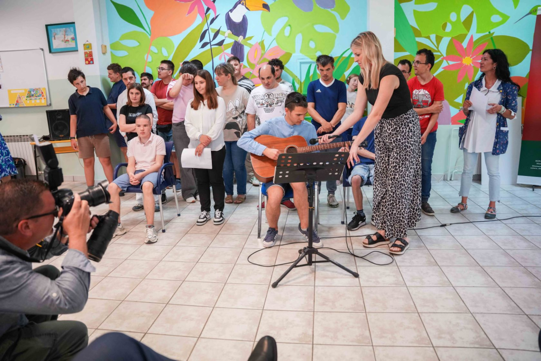 Centar Šubićevac dobio novo senzorno igralište