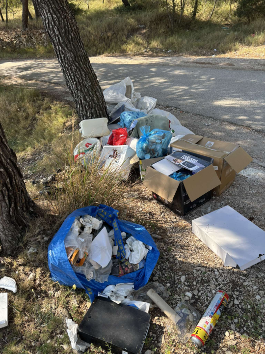 Smeće s pogledom na Šibenik: Volonteri vrijedno čiste, a otpad u uvali Dumboka opet se gomila