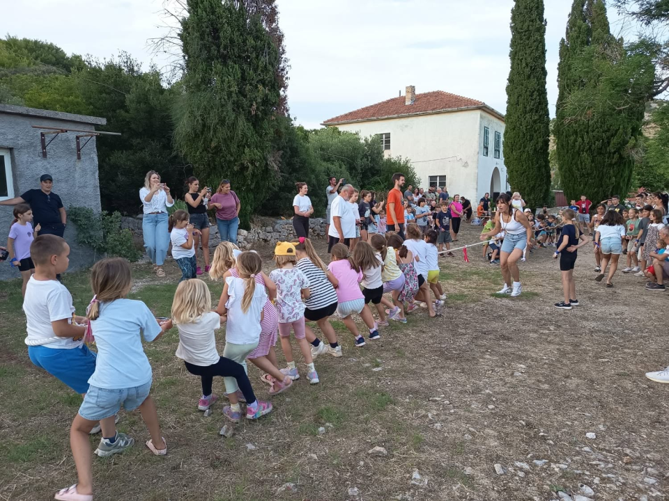 Prve 'Dječje užance' u Tribežiću oživjele tradicijske igre